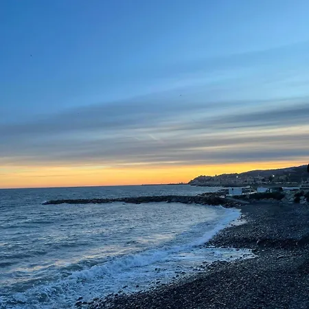 Casa A 100 Metri Dal Mare דירה *