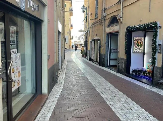 Casa A 100 Metri Dal Mare شقة *